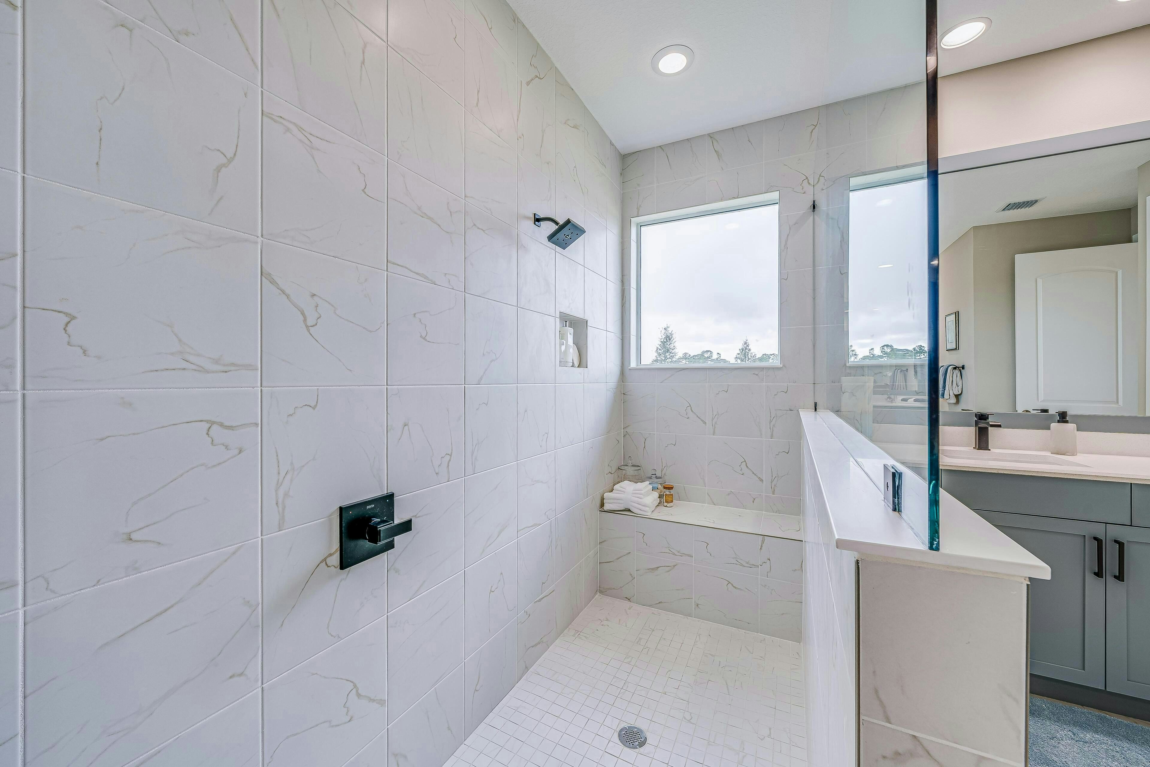 Master Bath | Aurora 25