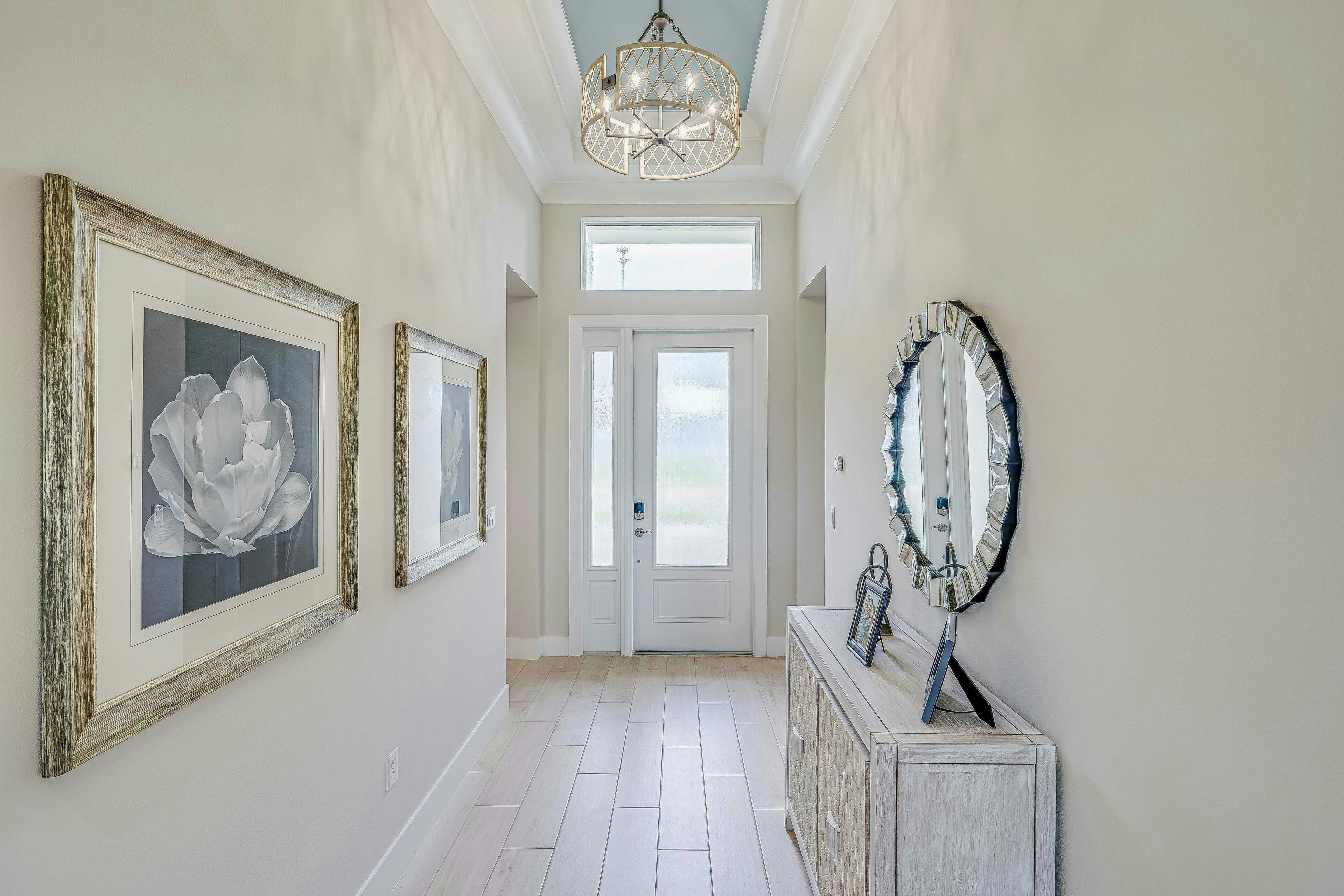 Foyer | Aurora 25