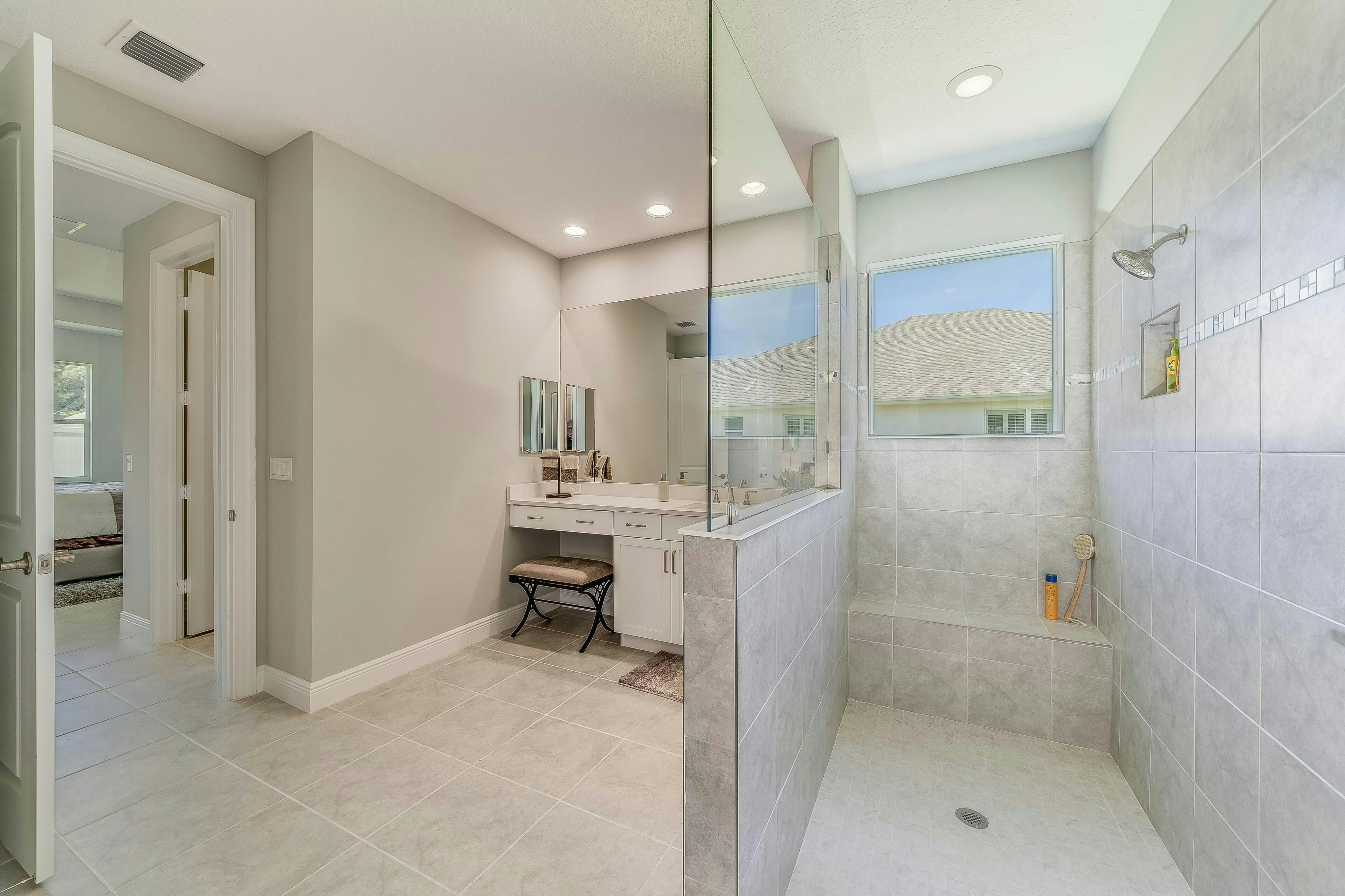 Master Bath | Aurora 25