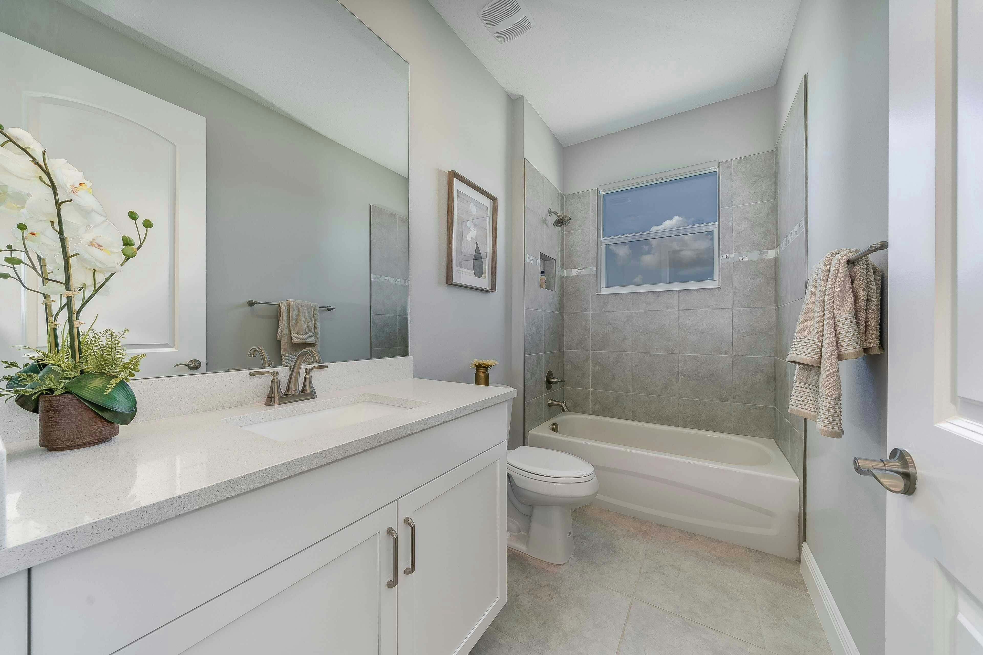 Secondary Bath | Aurora 25