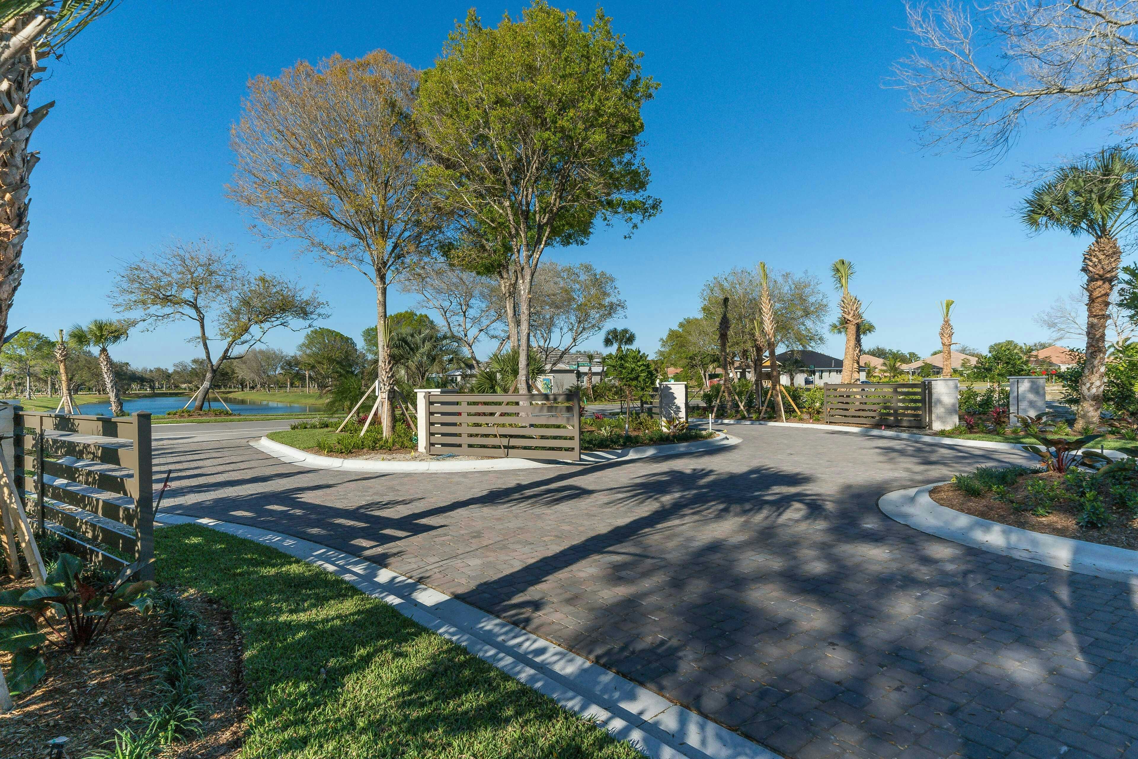 Gated Entry | Lucaya Pointe