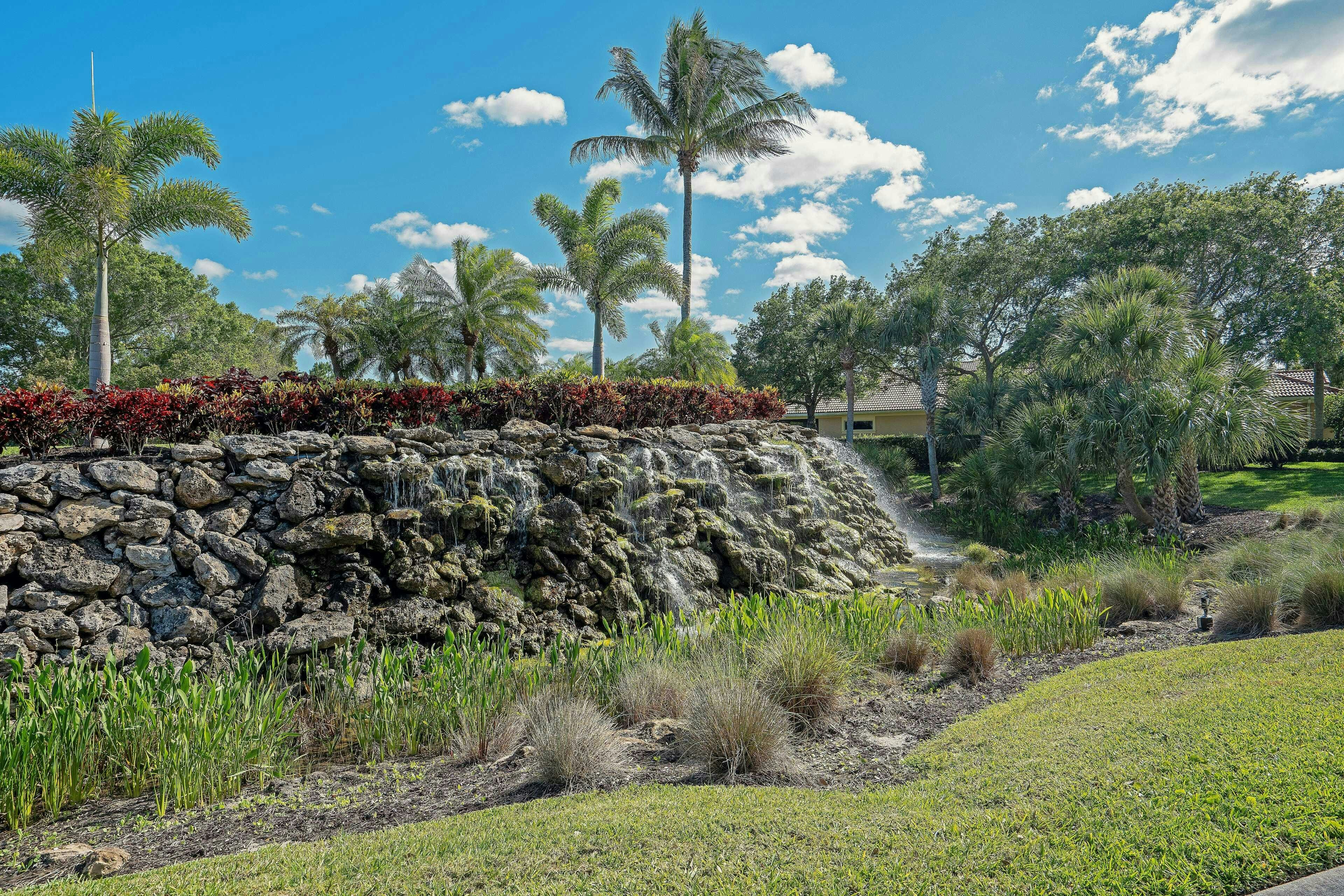 Entry Feature | The Falls at Grand Harbor