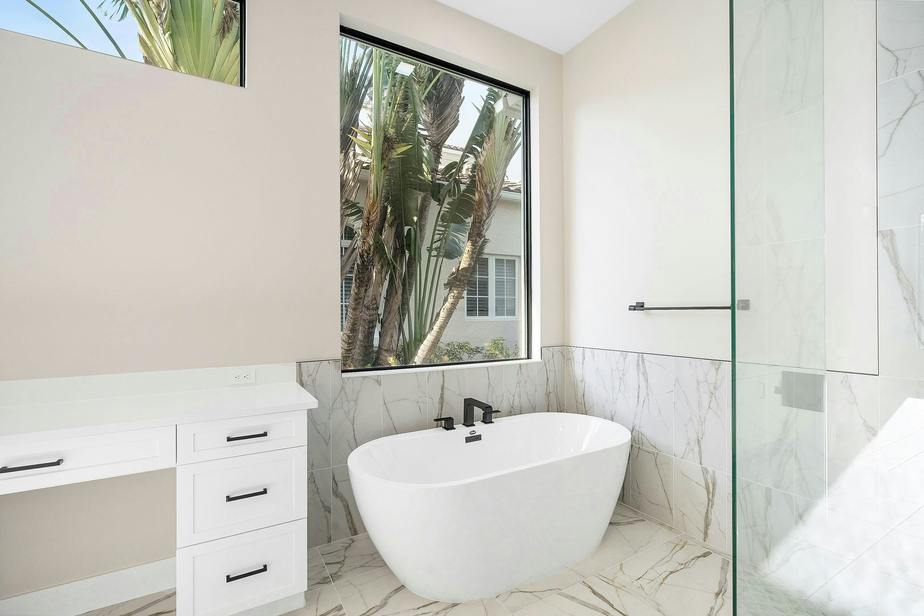 Master Bath | 110 SE Via Verona