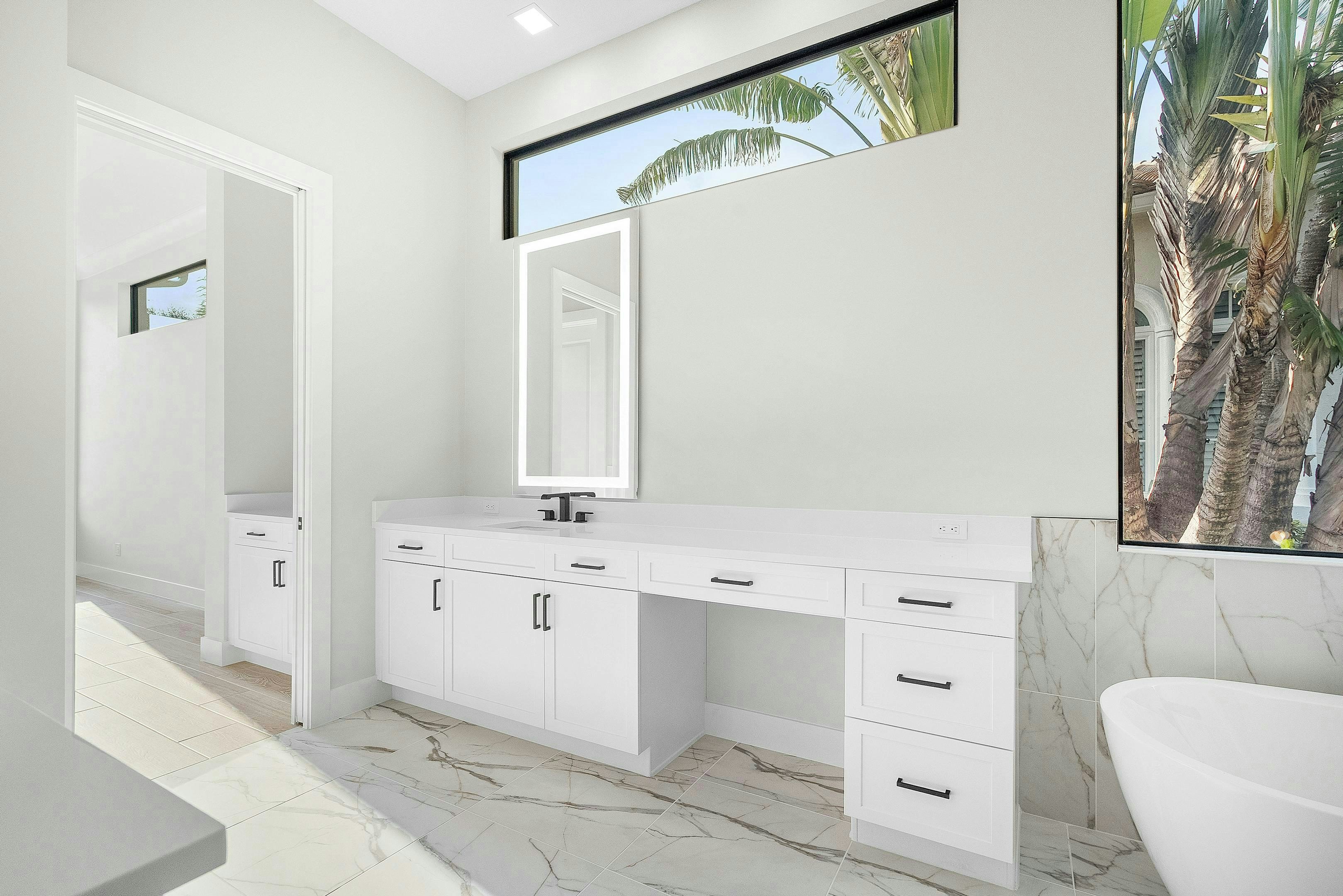 Master Bath | 110 SE Via Verona