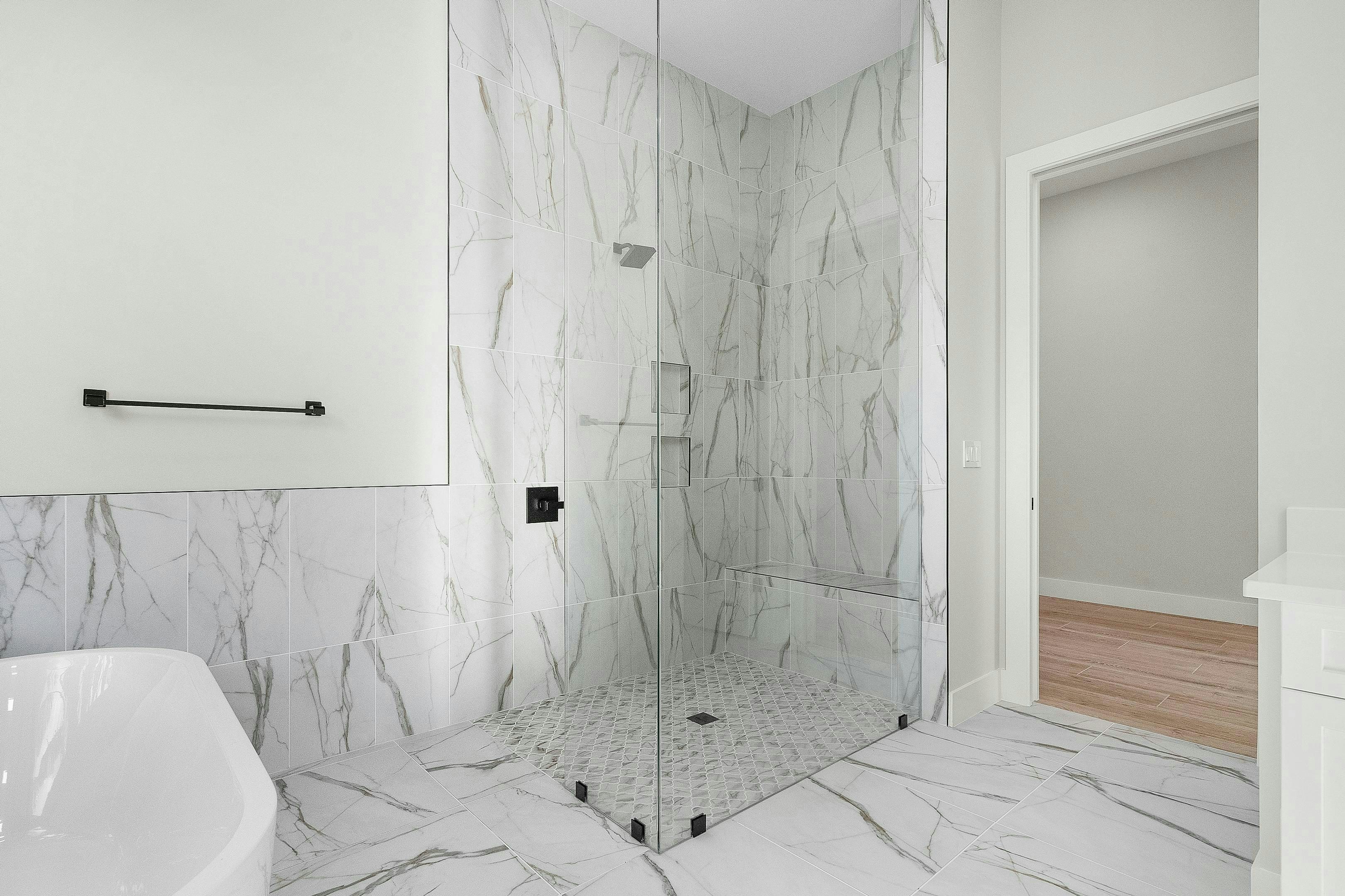 Master Bath | 110 SE Via Verona