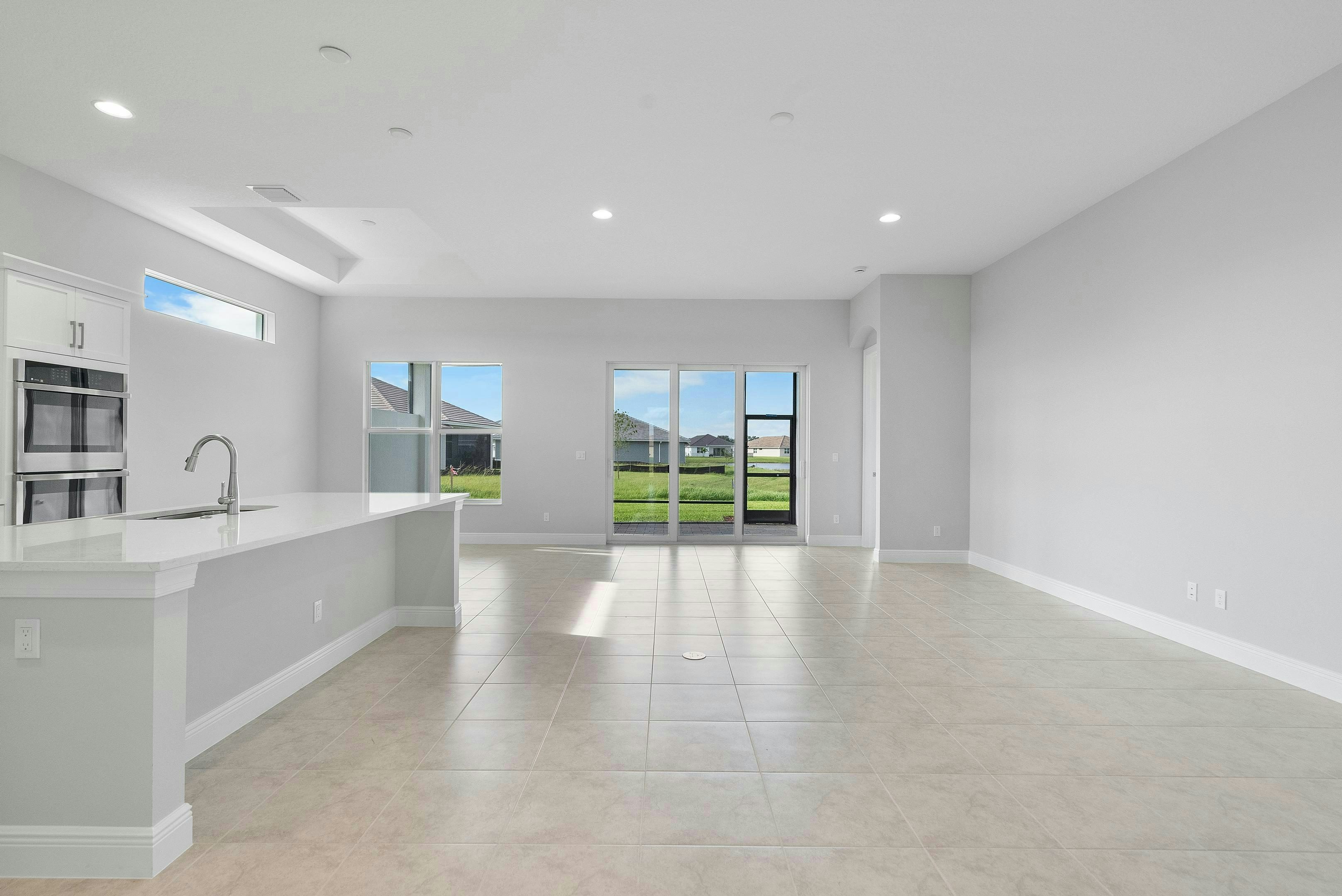 Great Room | 12398 SW Sunrise Lake Terrace