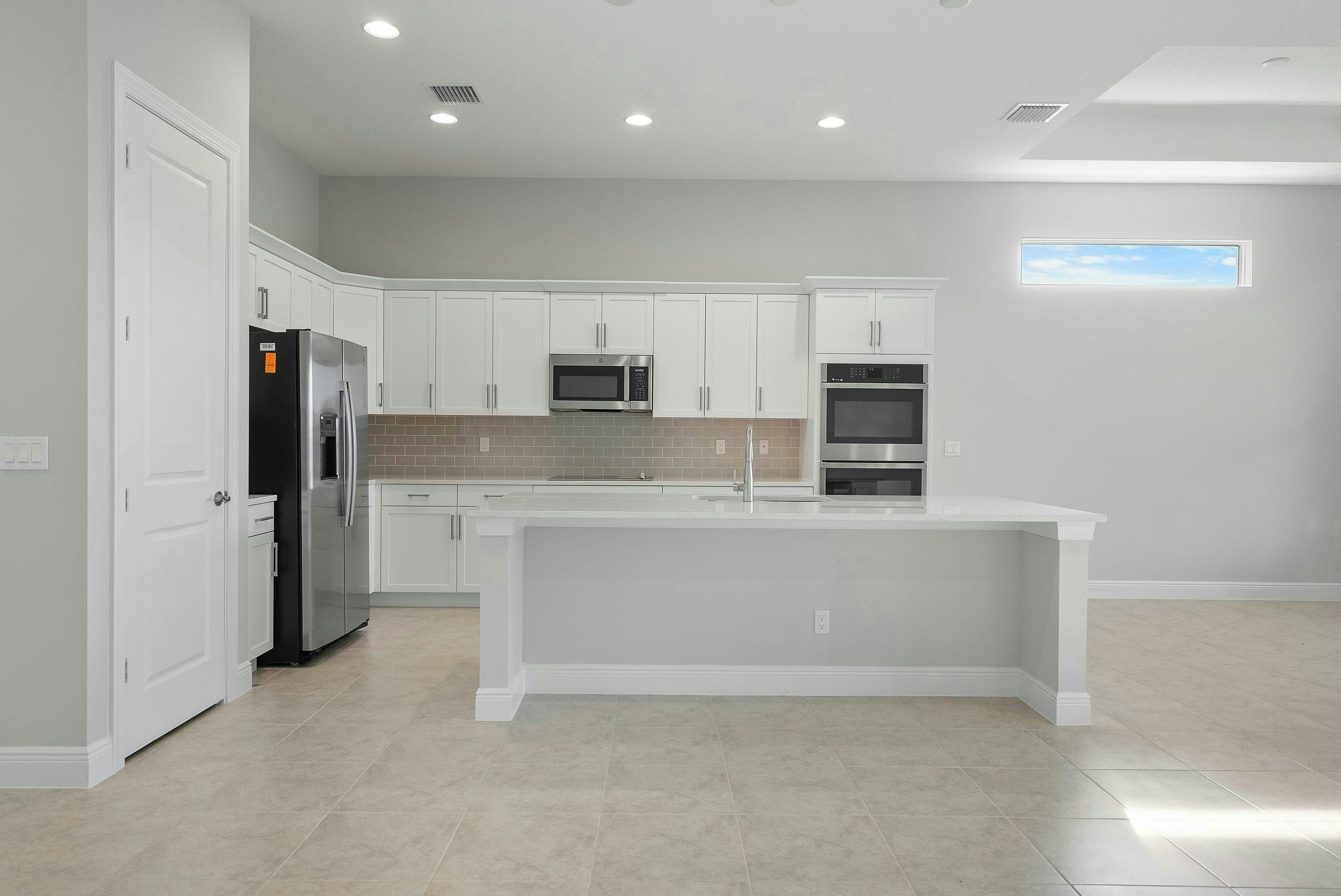 Kitchen Island | 12398 SW Sunrise Lake Terrace