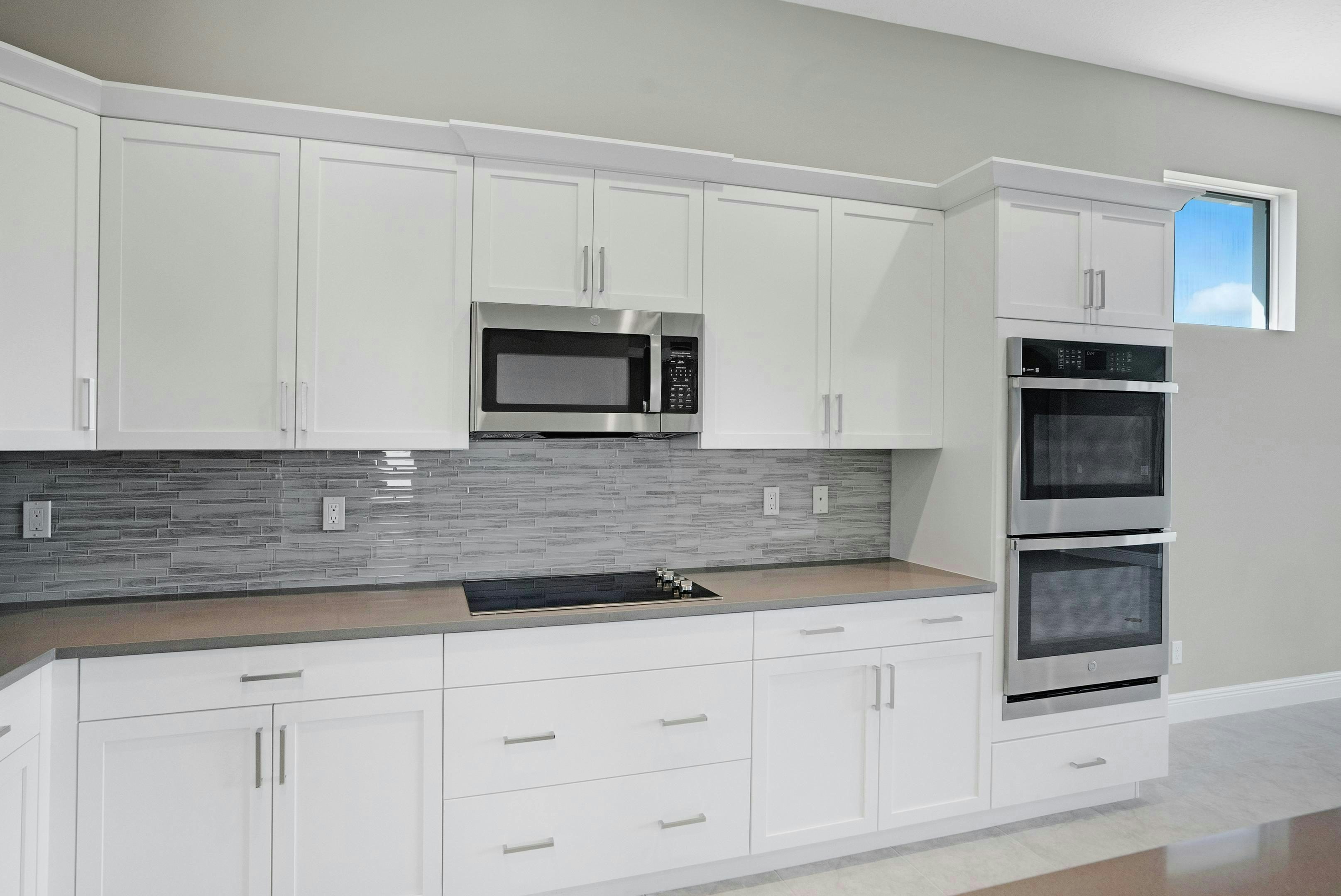 Kitchen Cook Wall | 12446 SW Sunrise Lake Terrace