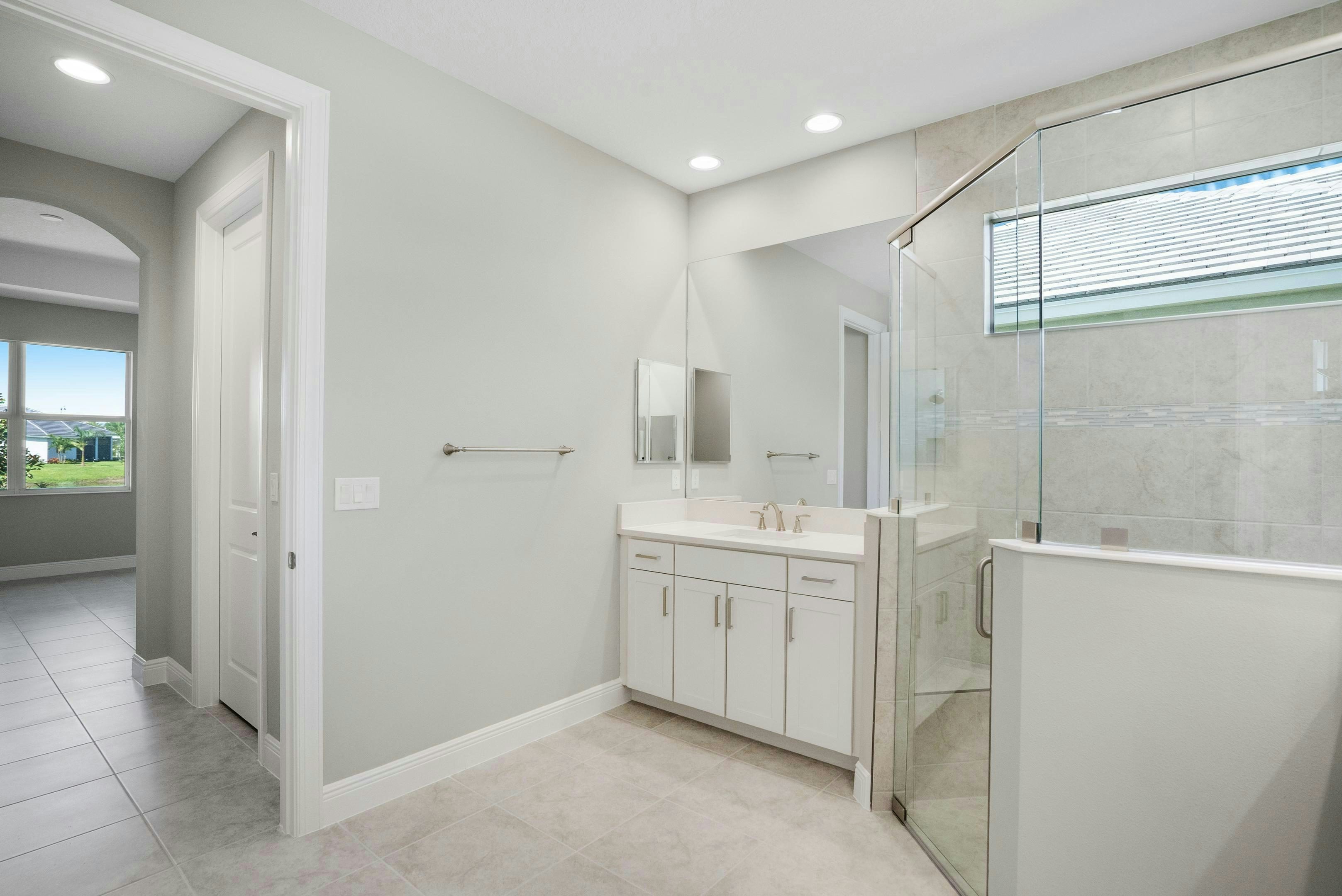 Master Bathroom | 12446 SW Sunrise Lake Terrace