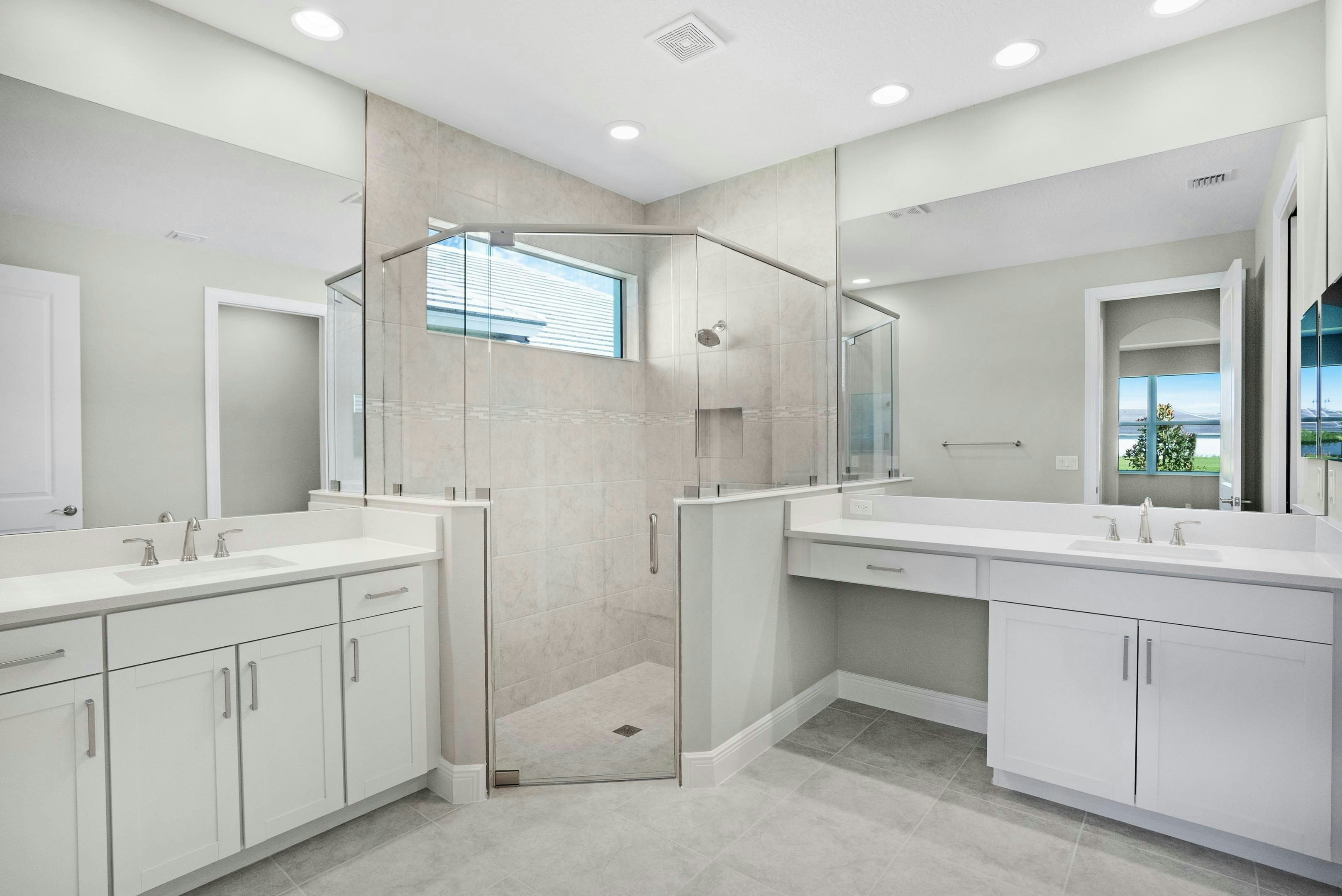 Master Bathroom | 12446 SW Sunrise Lake Terrace