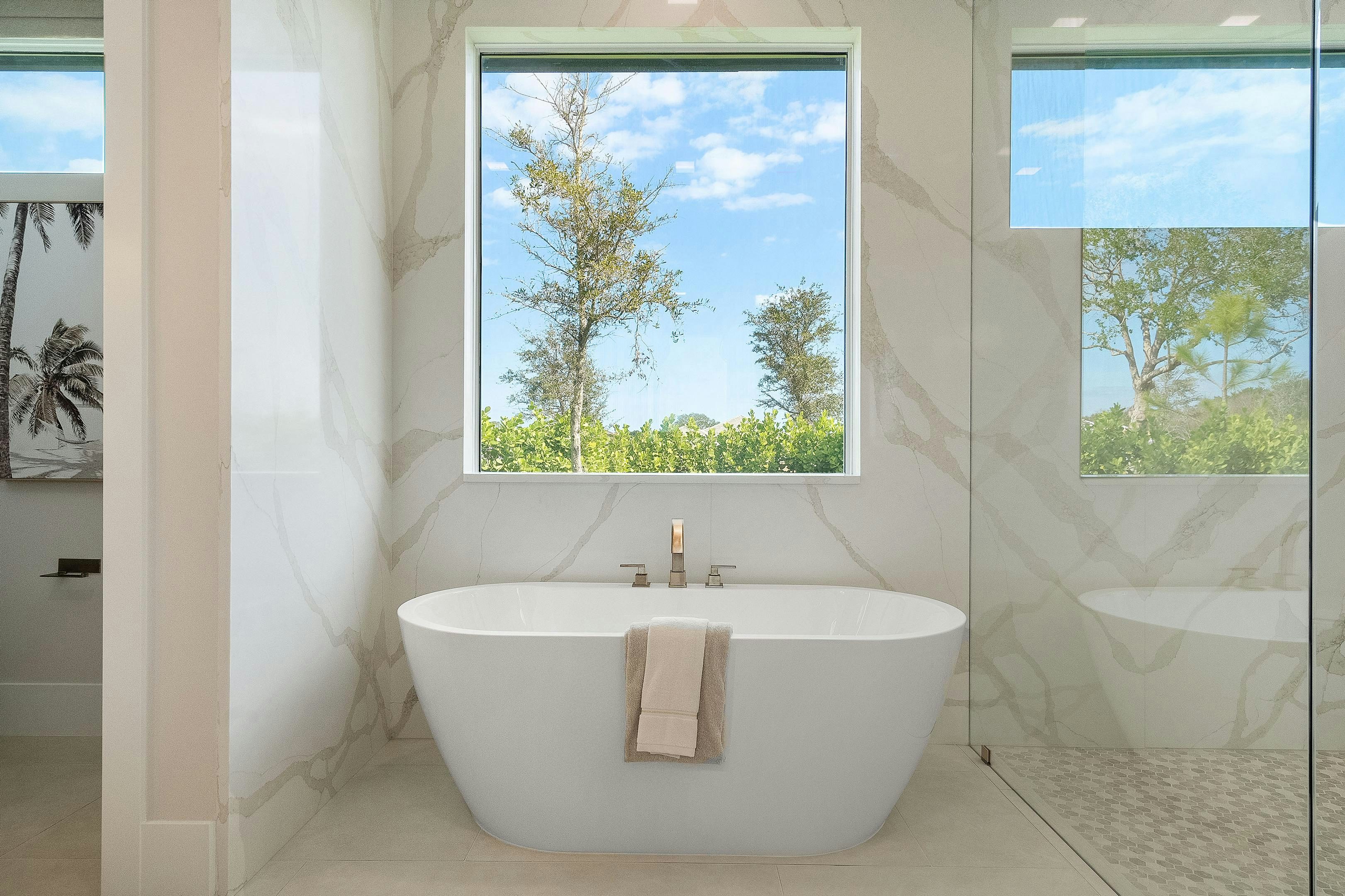 Master Bath Tub | Riviera Model
