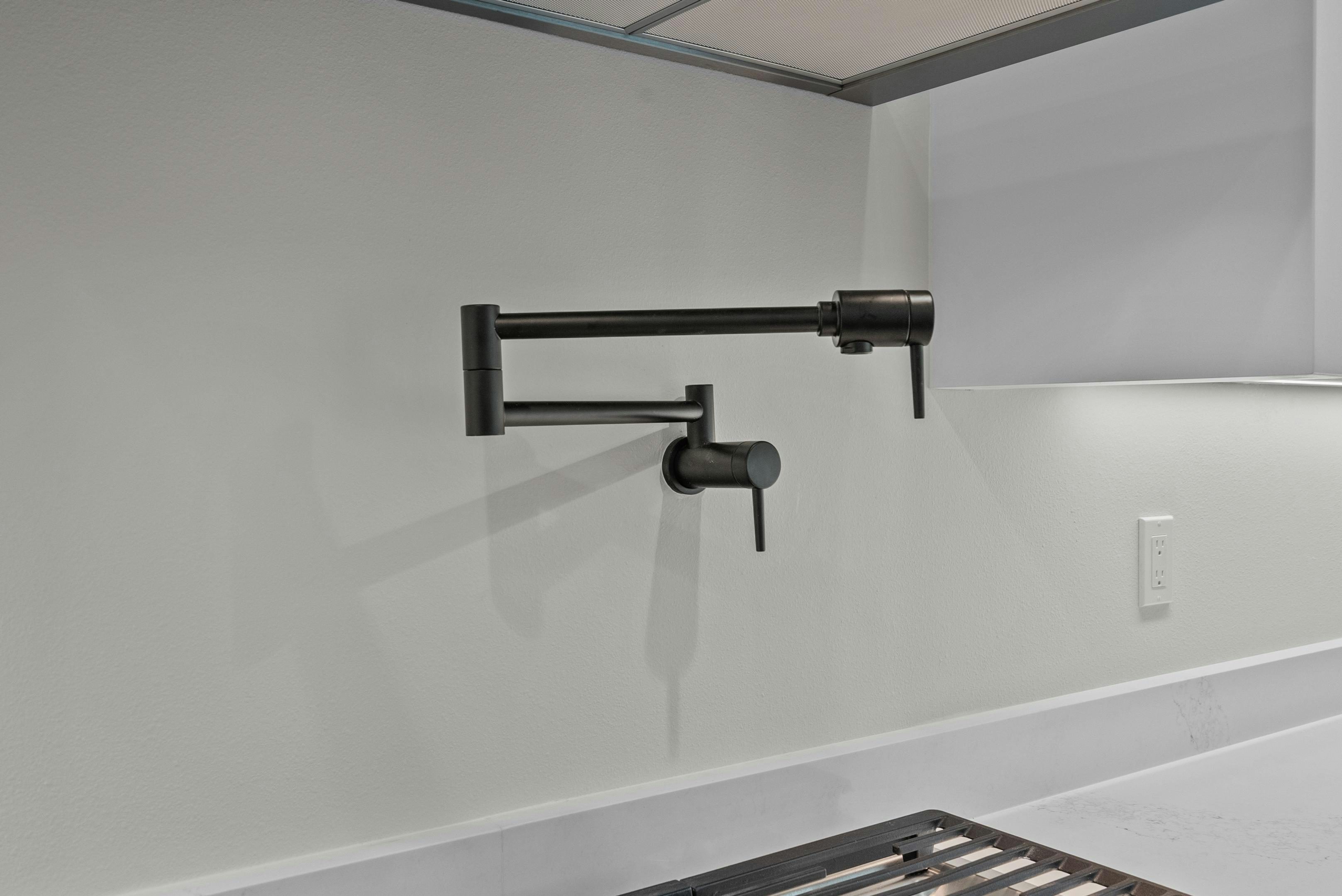 Kitchen Pot Filler Detail - Weston - 6383 High Pointe Cir