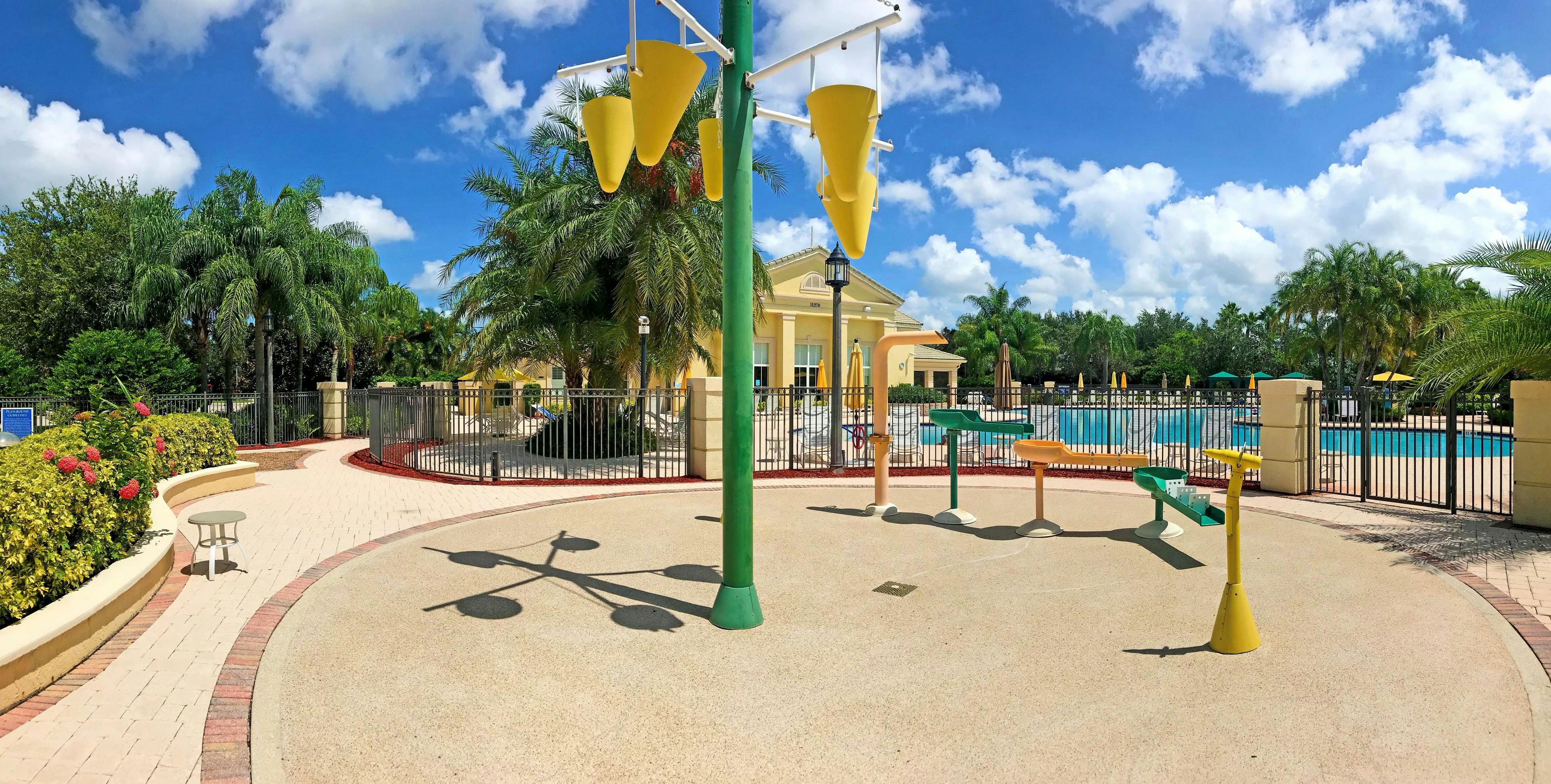 Town Park splash park_pool