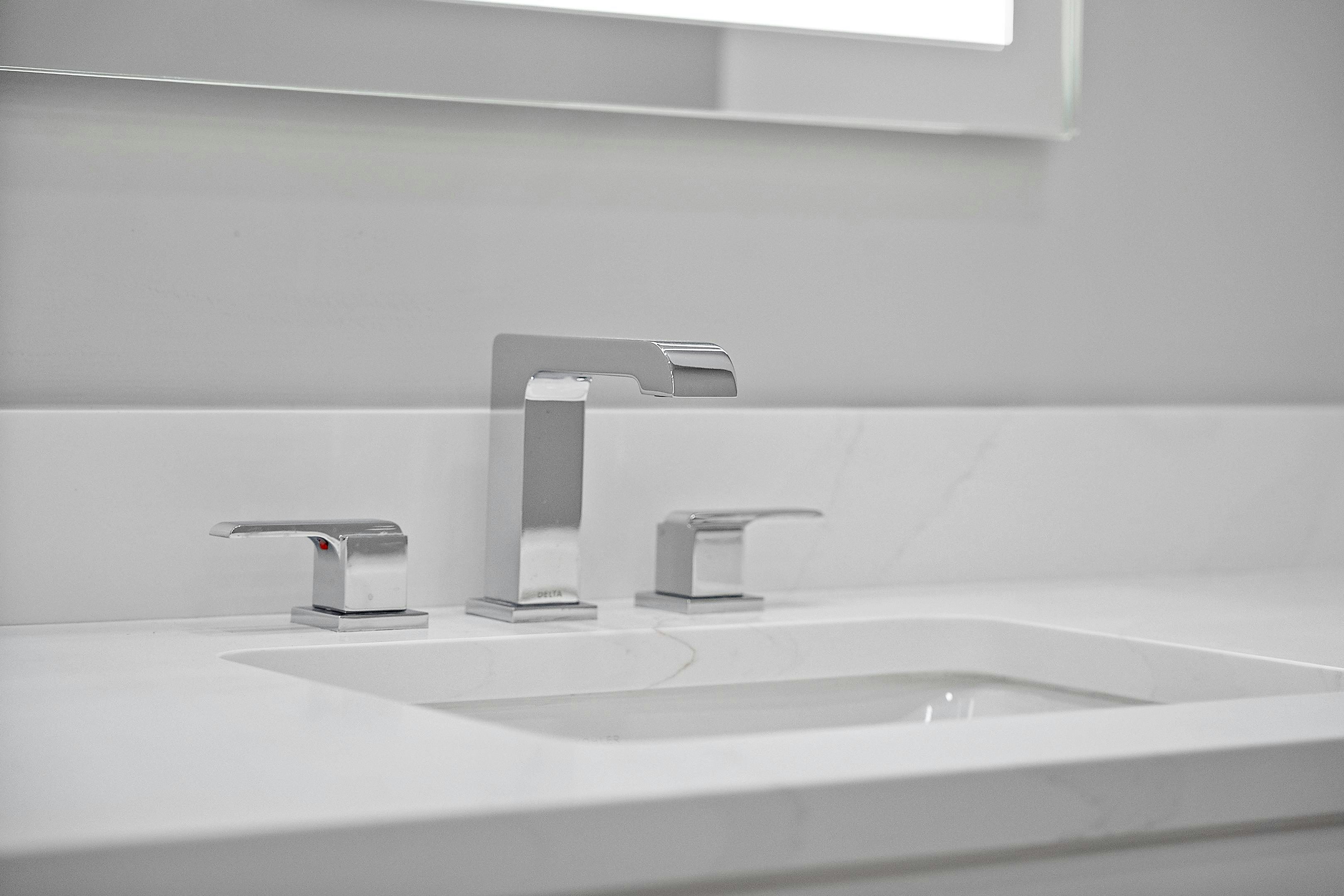 1938 Frosted Turquoise Way Lot 60 - Seabreeze Grande - Detail Bath Sink Faucet