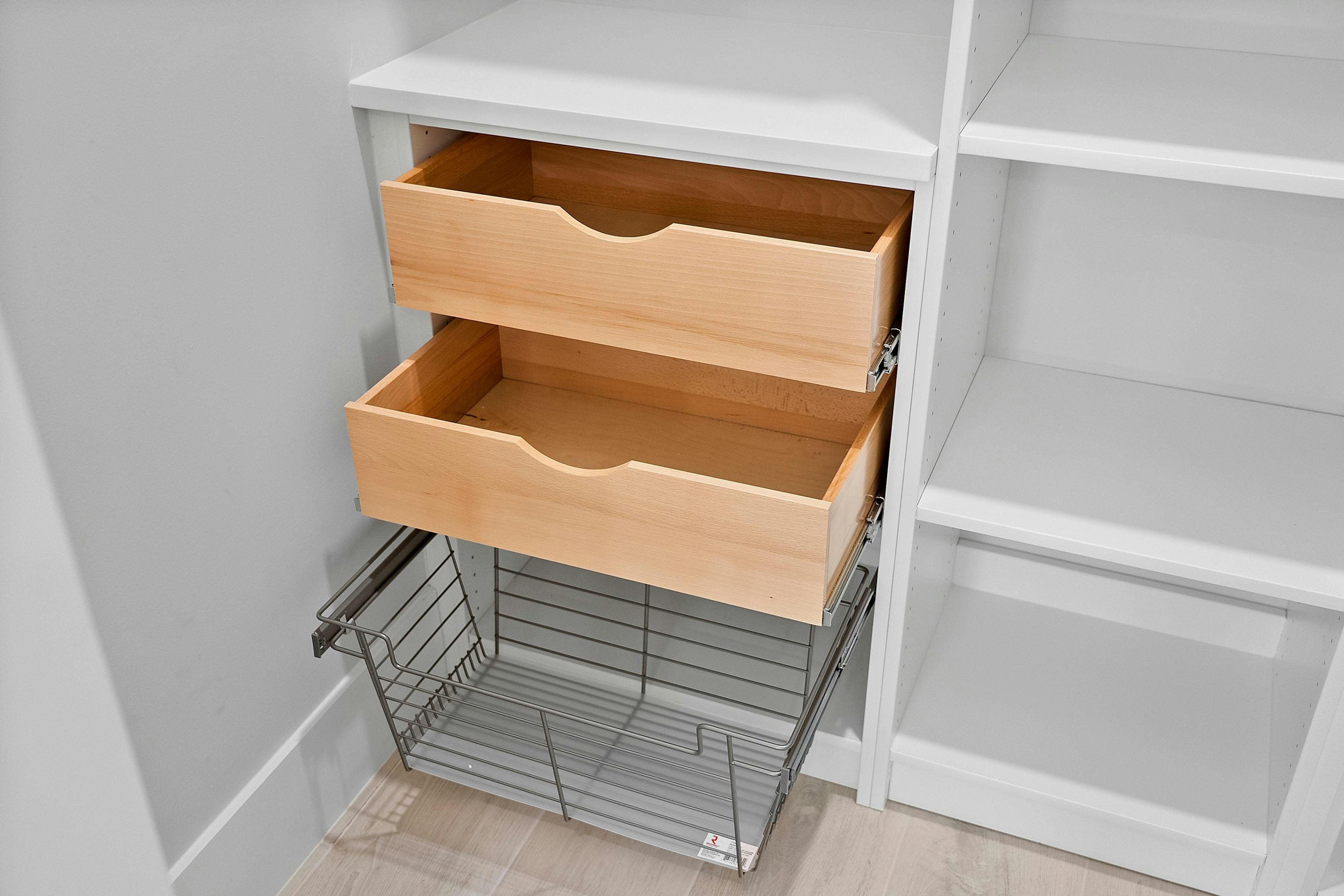 Pantry, wooden drawers & wire storage bin | Oceanic Grande STR 36