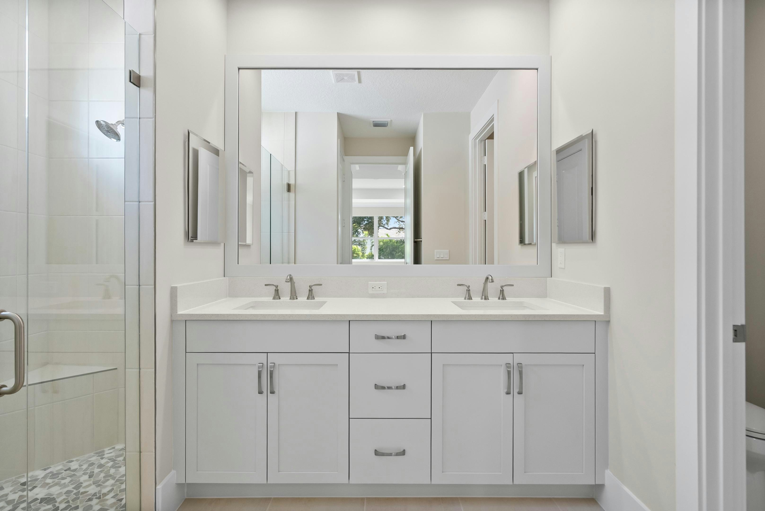 Master Bath | 2147 Falls Manor