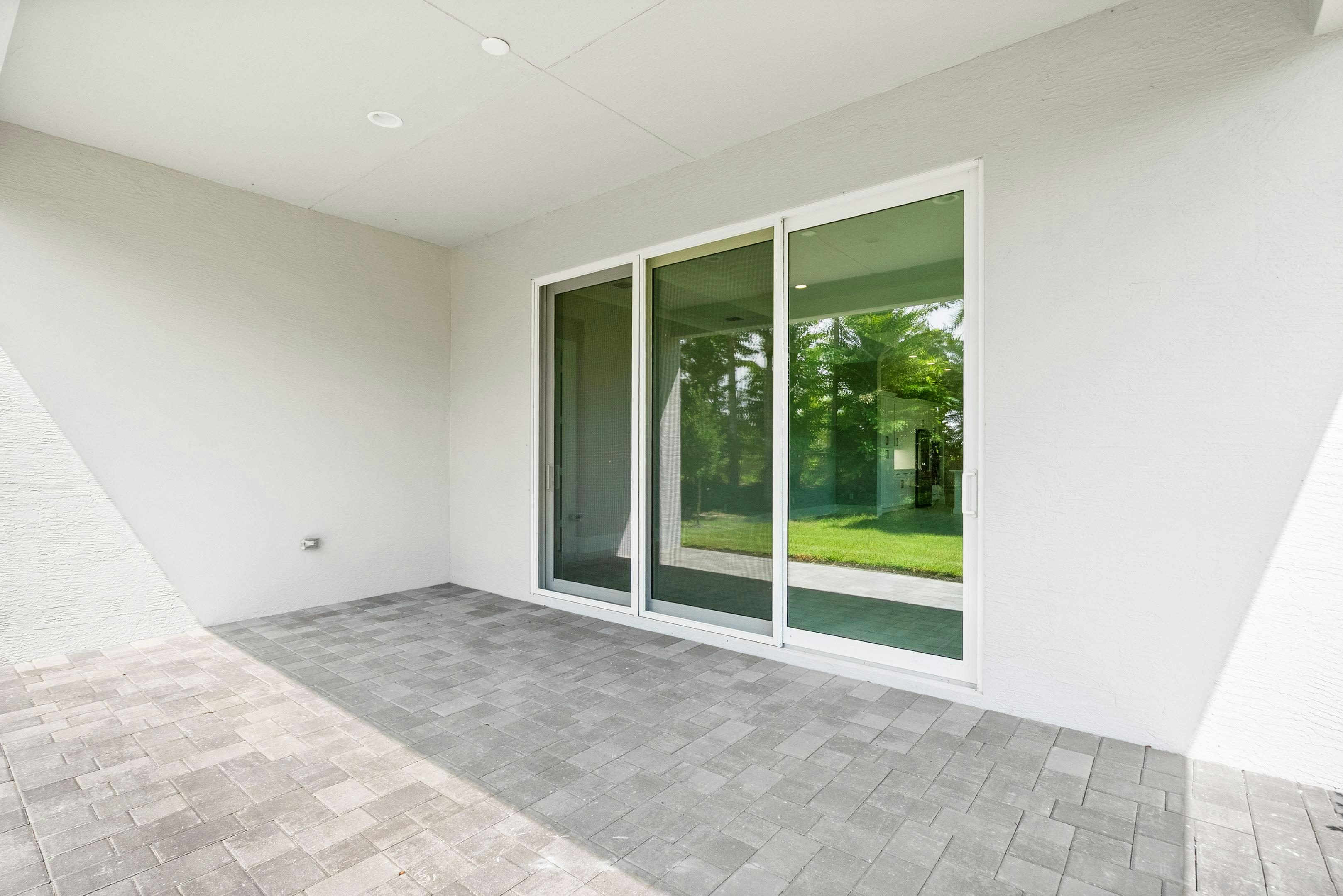 Lanai | 2147 Falls Circle