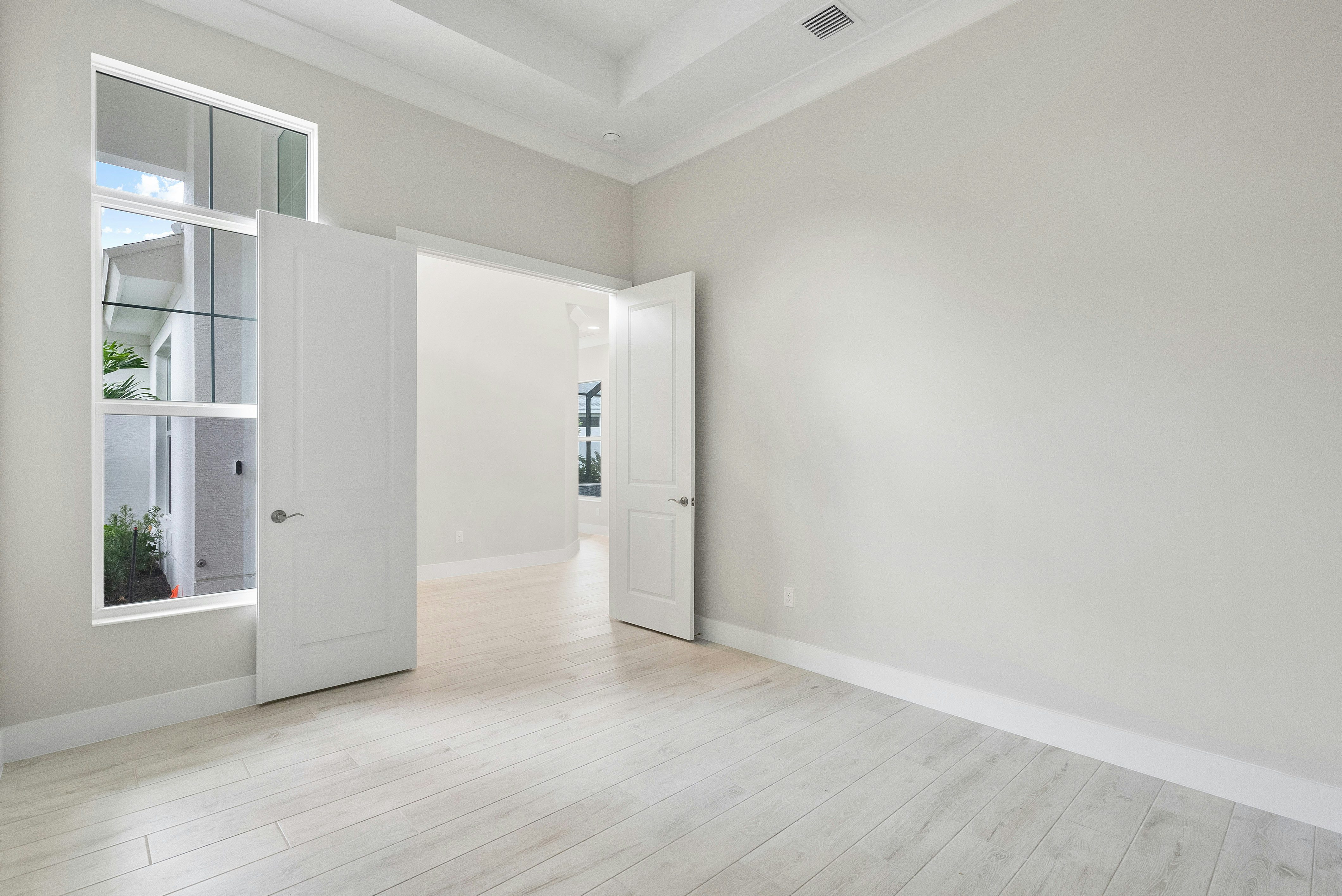 Den | 236 Oak Hammock Cr SW