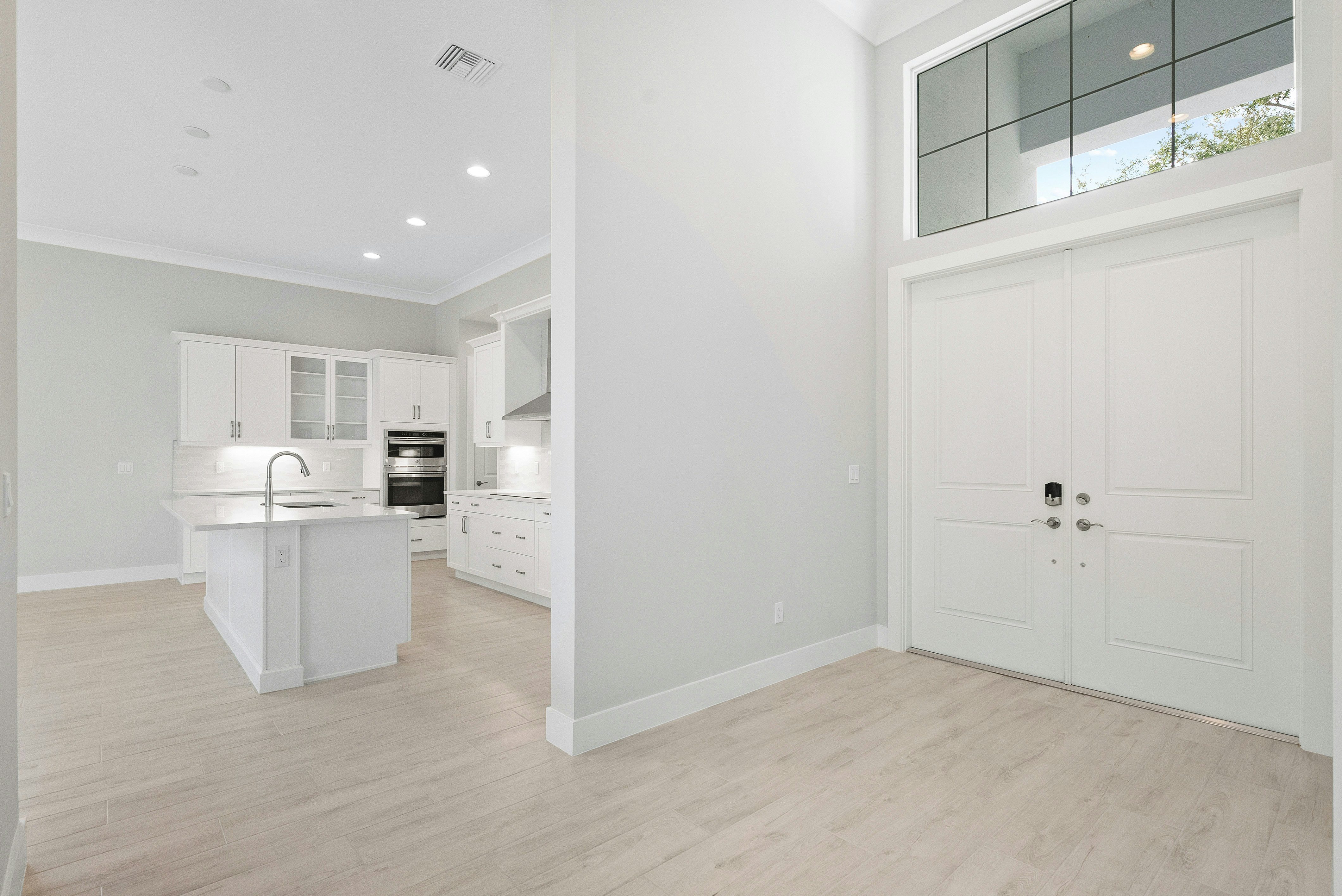 Foyer to Kitchen | 238 Oak Hammock Cr SW