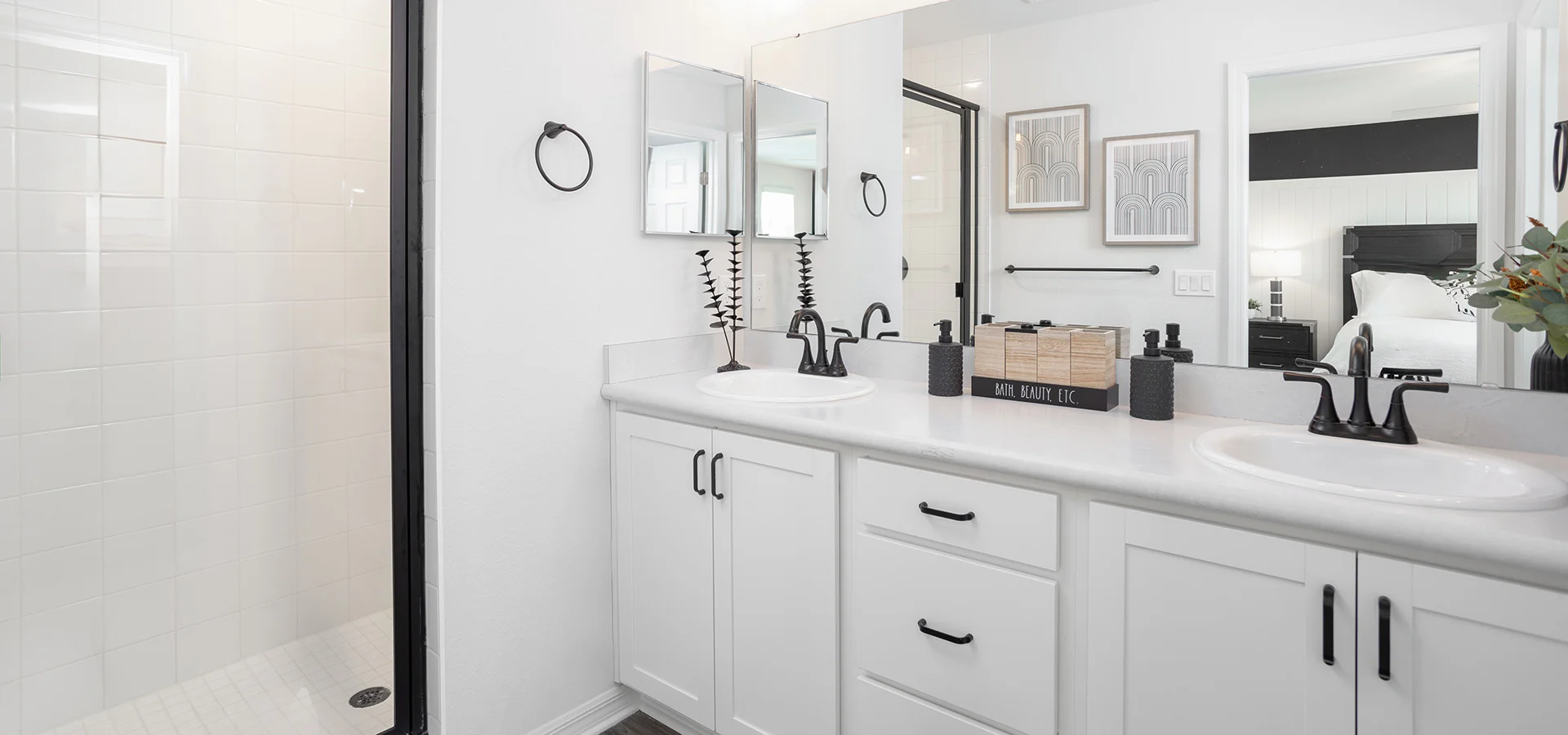 Spacious en-suite bath in a new home in St. Cloud, FL by Highland Homes