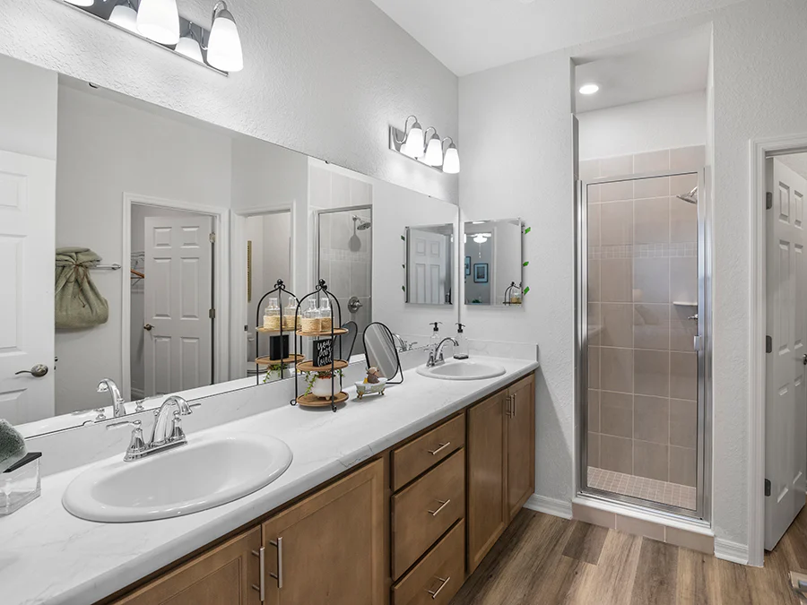 Room Summerlyn II - Owner's Bath Page