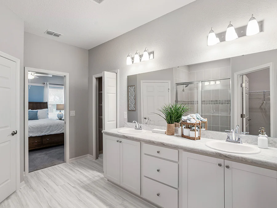 Room Aubrey - Owner's Bath Page
