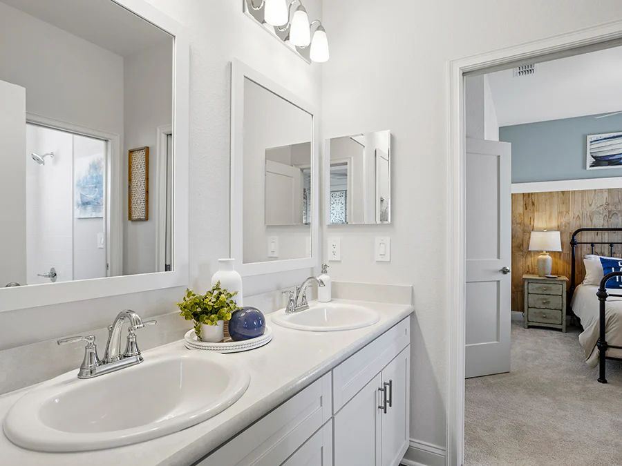Room Shelby-Jack and Jill Bath Page