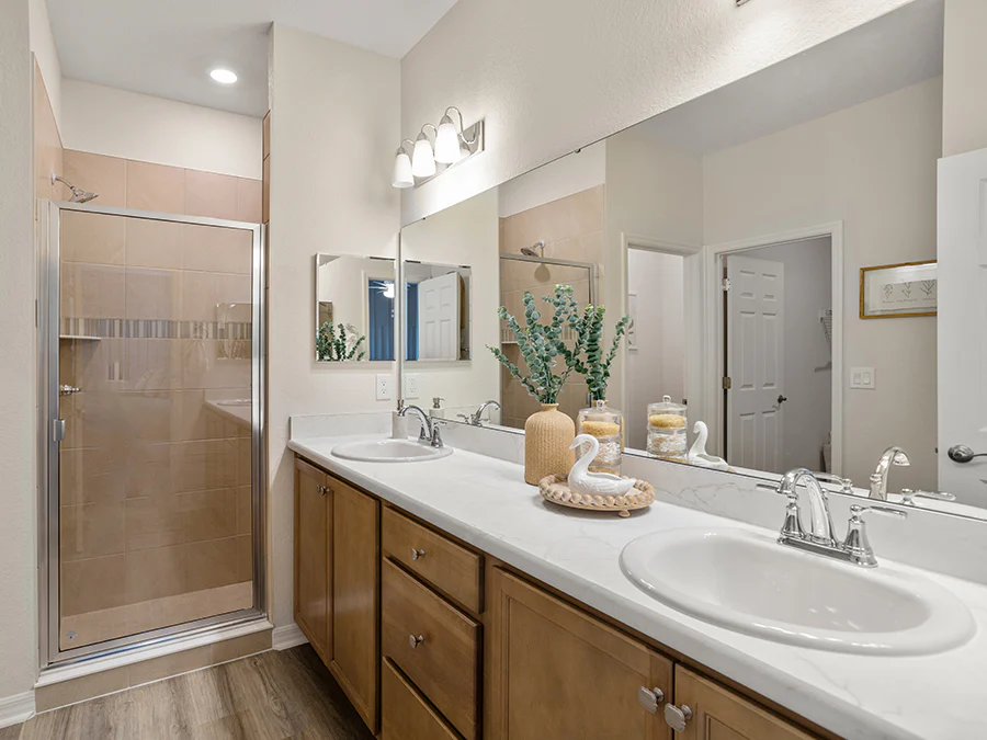 Room Summerlyn II - Owner's Bath Page