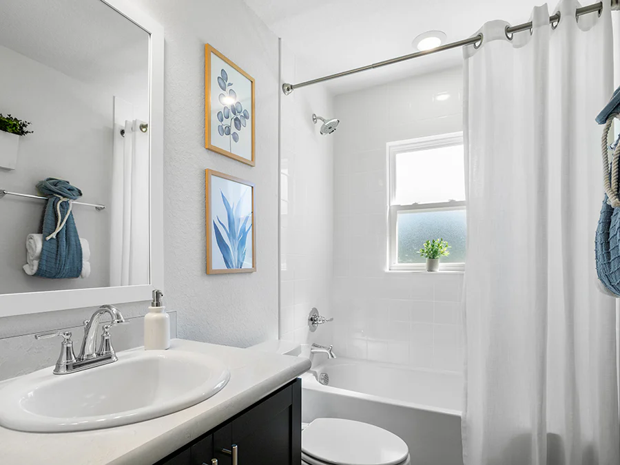 Room Parker - Hall Bath Page