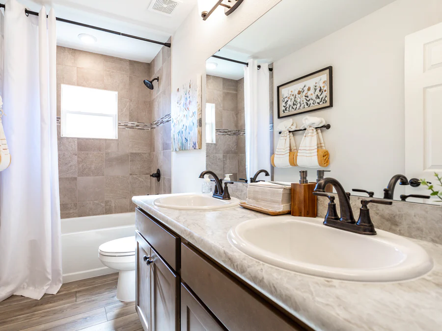 Room Serendipity - Hall Bath Page