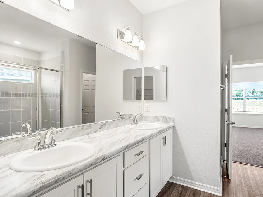 Room Everly-Owner's Suite Bathroom Page