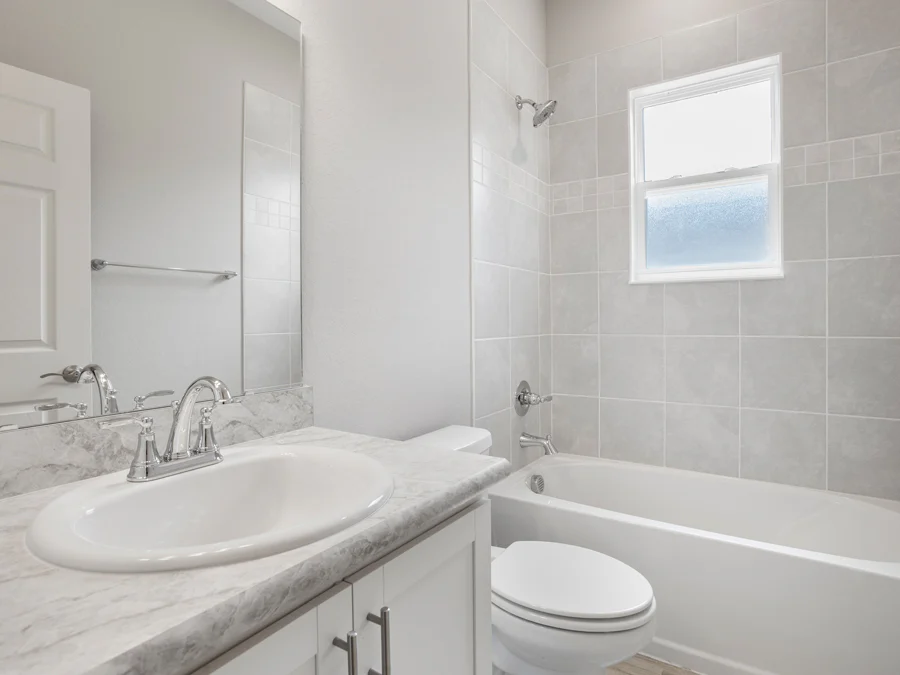 Room Westin II - Hall Bath Page
