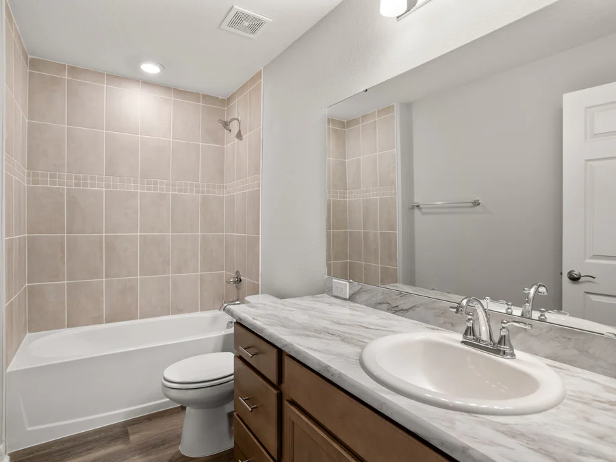 Room Begonia - Hall Bath Page