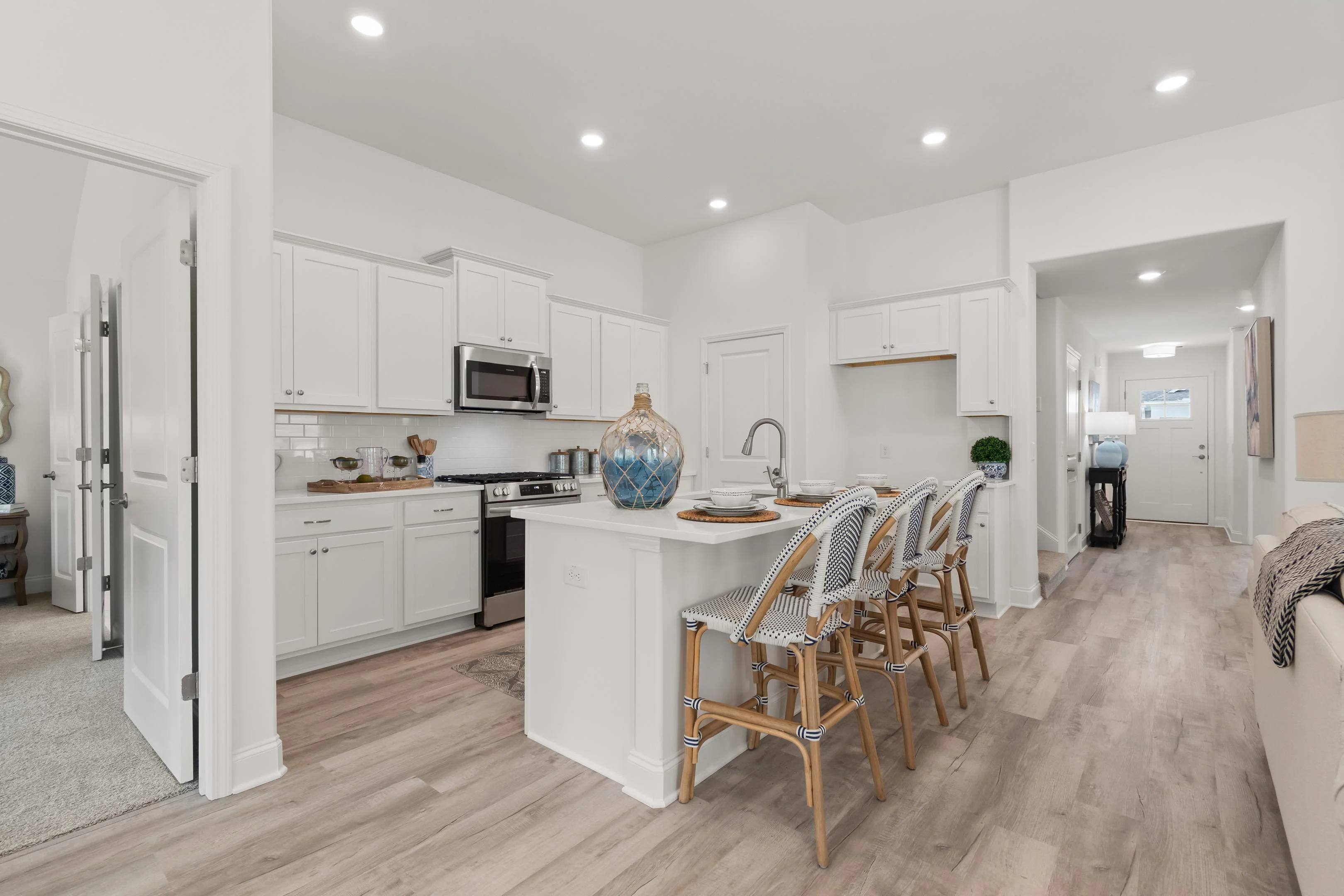 MD6 Kelly Kitchen to Foyer